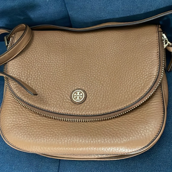 Tory Burch Robinson Pebbled Leather Messenger Tote - Picture 11 of 11
